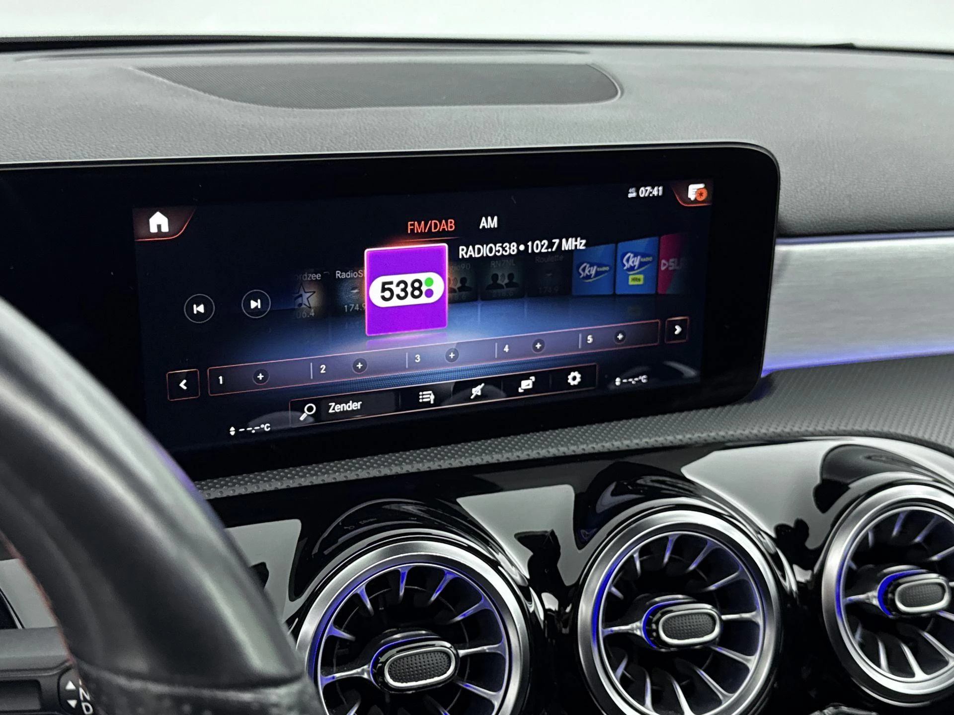 Mercedes-Benz-A-Klasse-image-6
