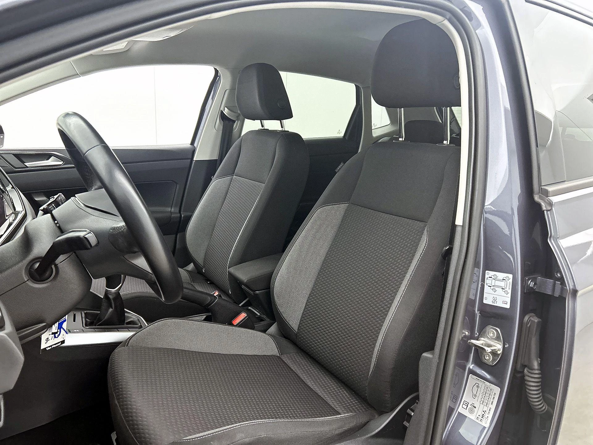 Volkswagen-Polo-image-35