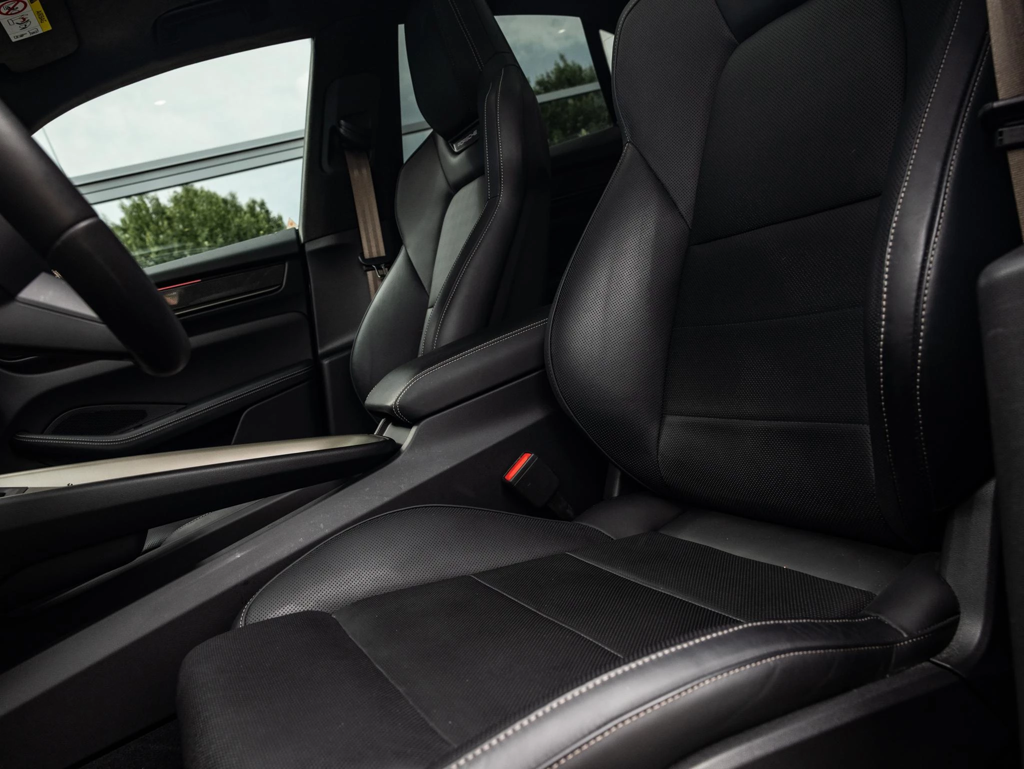 Porsche Macan Turbo 100 kWh
