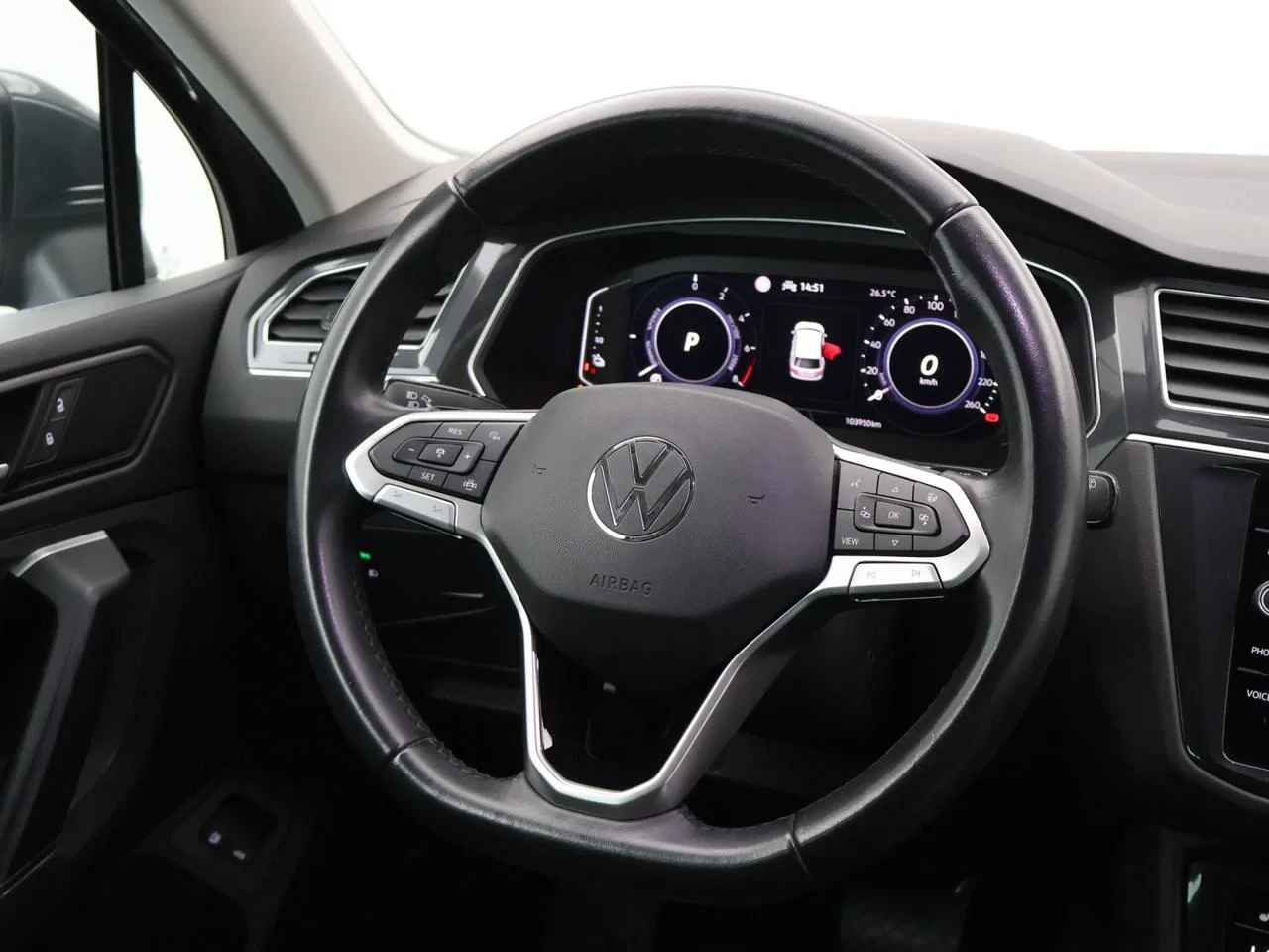 Volkswagen-Tiguan-image-11