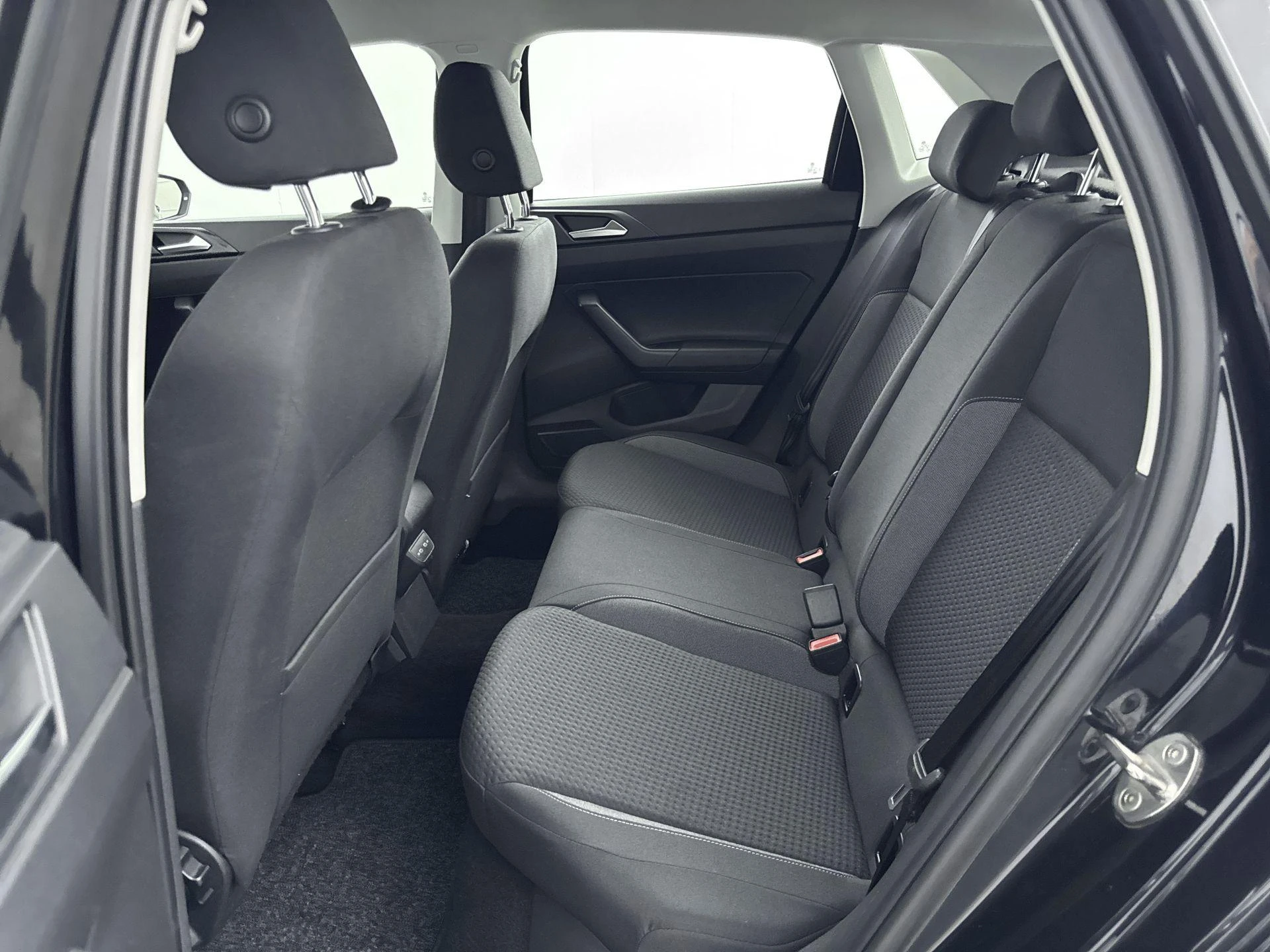 Volkswagen-Polo-image-24