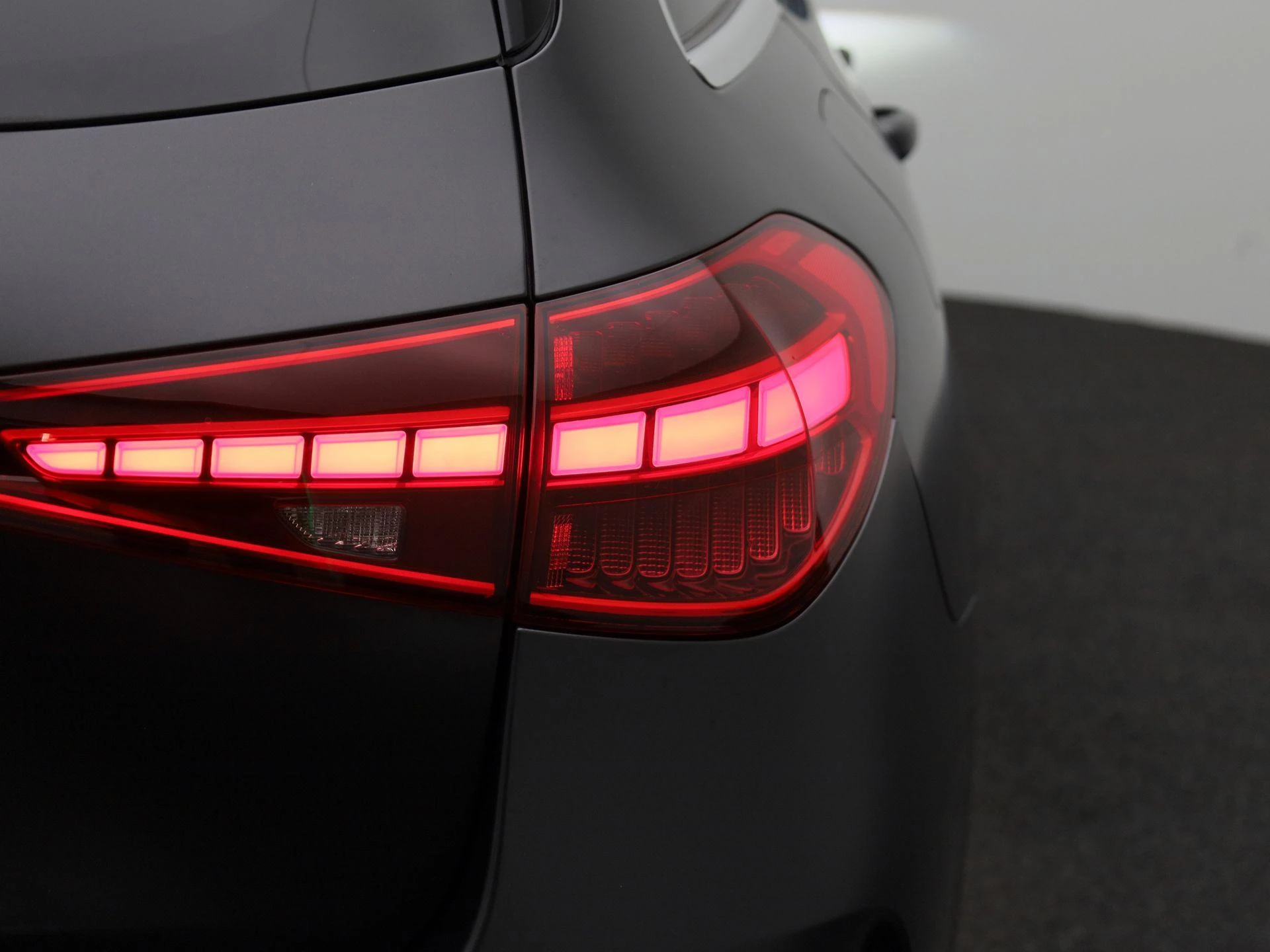 Mercedes-Benz-C-Klasse-image-46