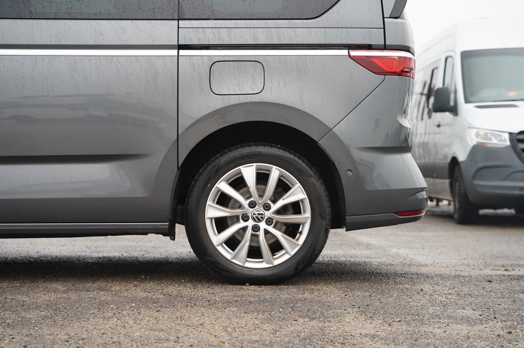 Volkswagen-Multivan-image-30