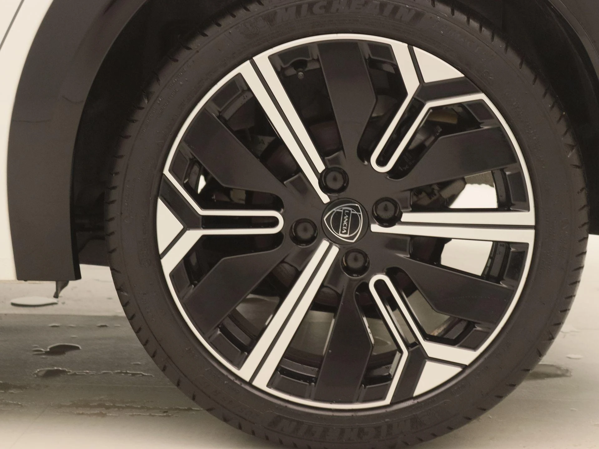 Lancia-Ypsilon-image-14