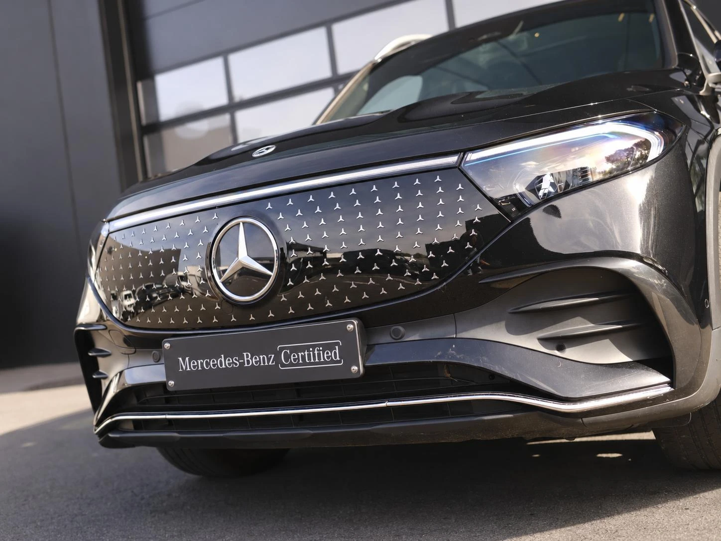 Mercedes-Benz-EQB-image-12