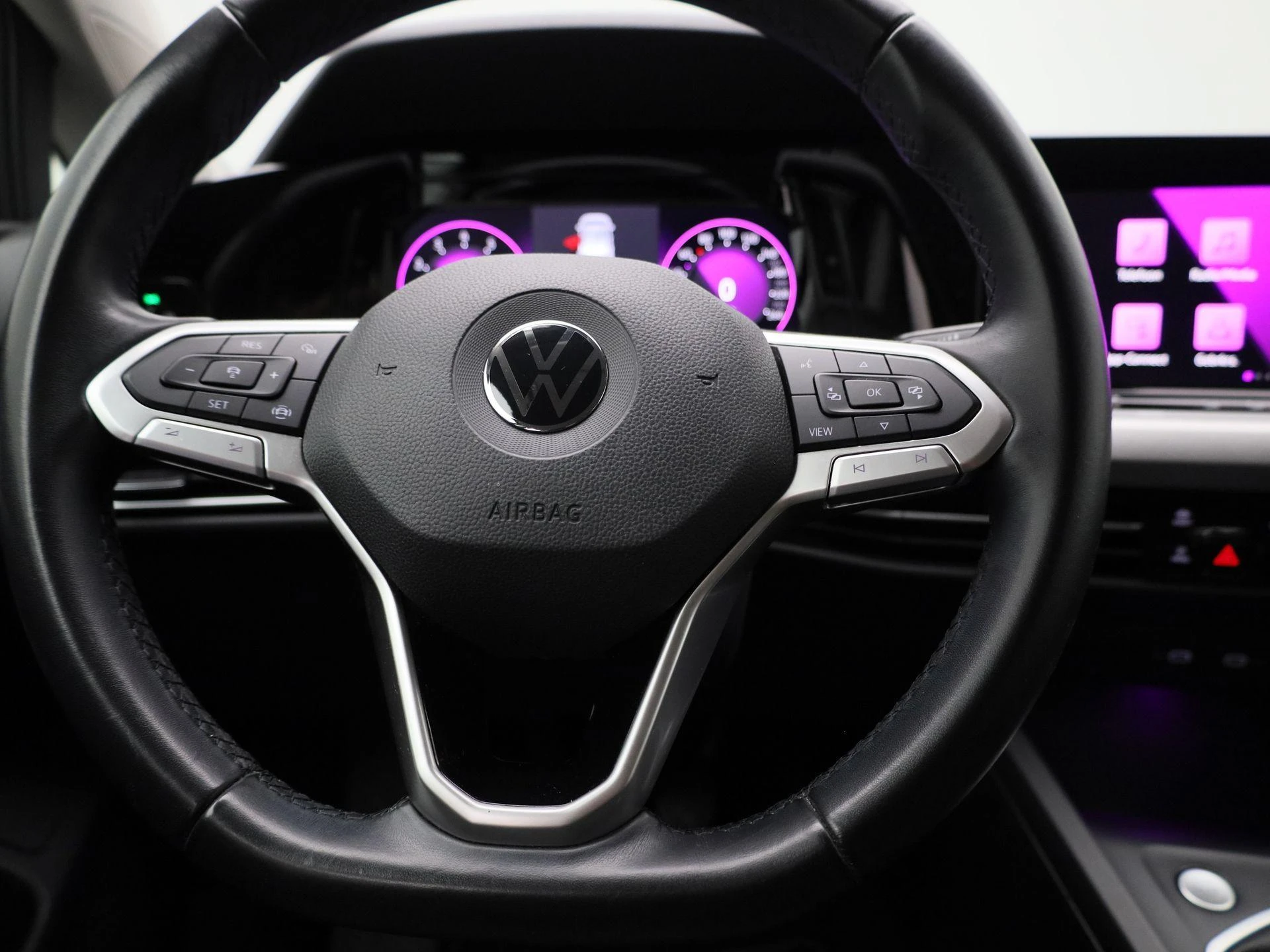 Volkswagen-Golf-image-8
