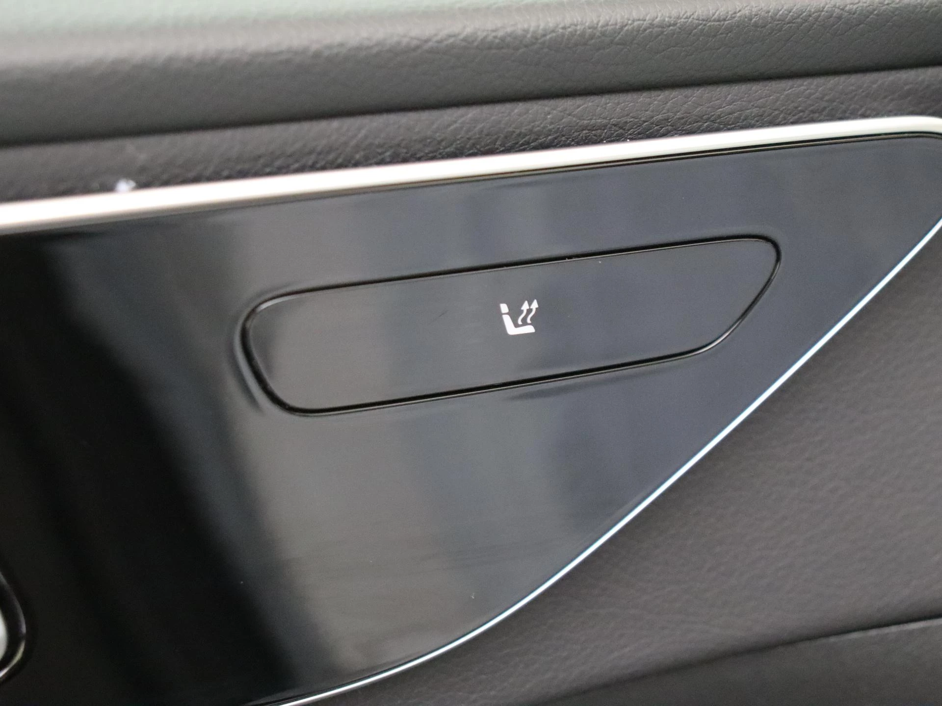 Mercedes-Benz-C-Klasse-image-25