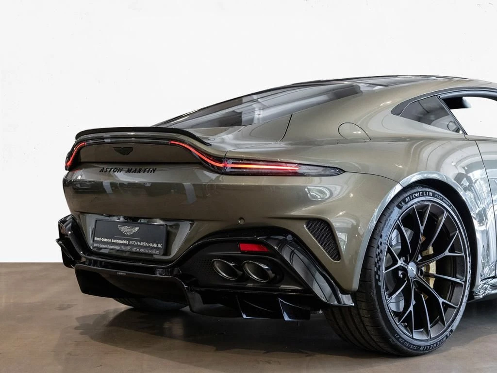 Aston Martin-V8 Vantage-image-8