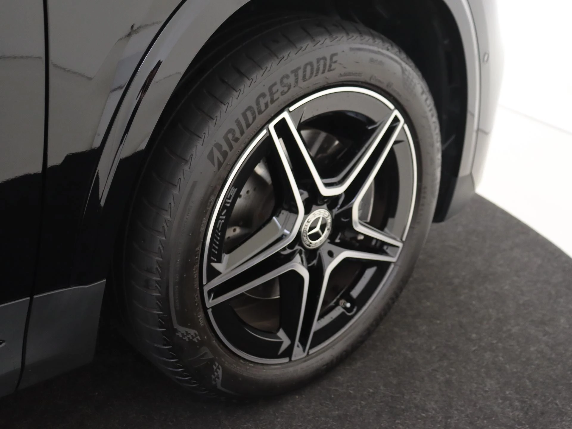 Mercedes-Benz-GLA-image-32