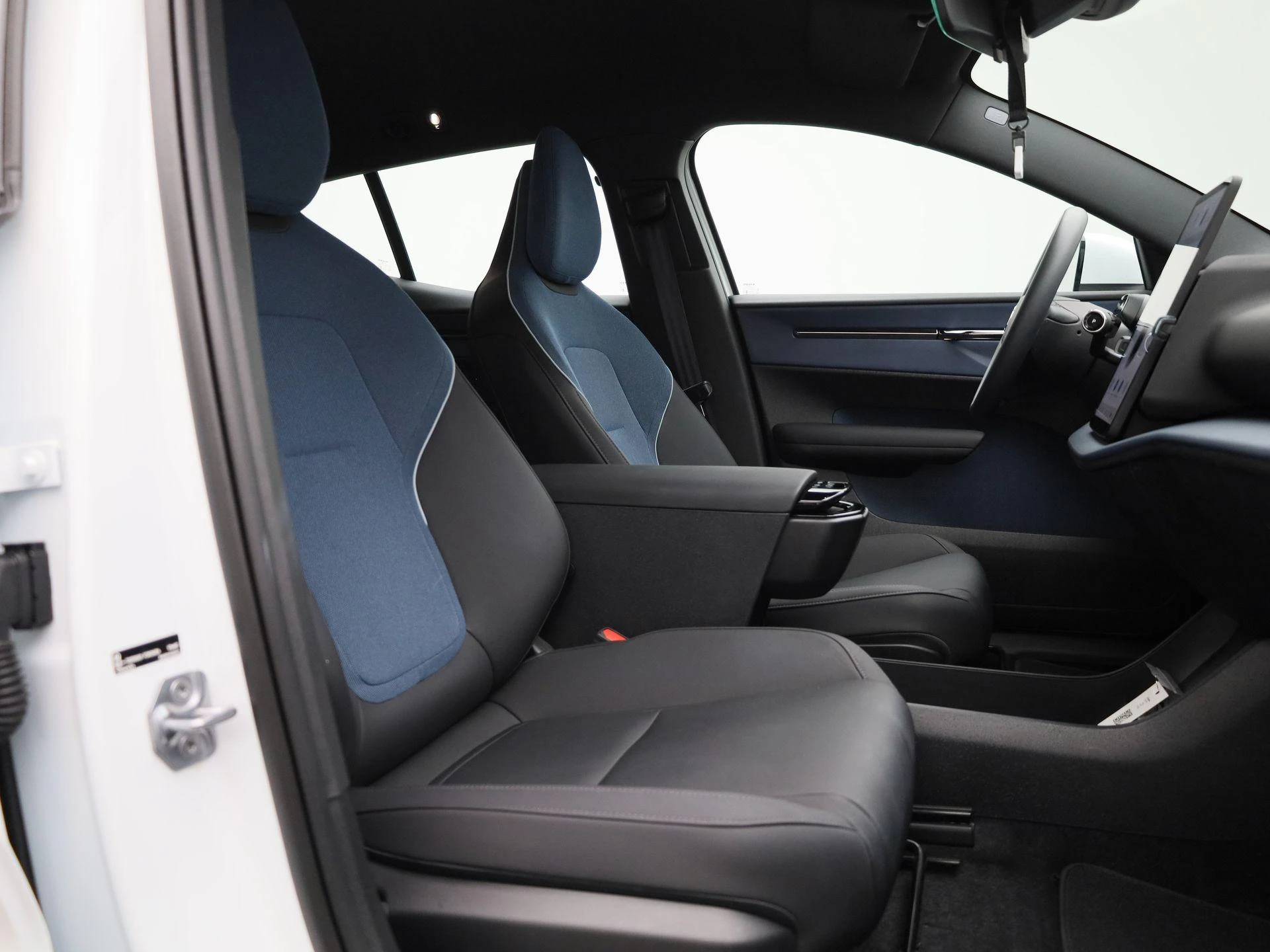 Volvo-EX30-image-27