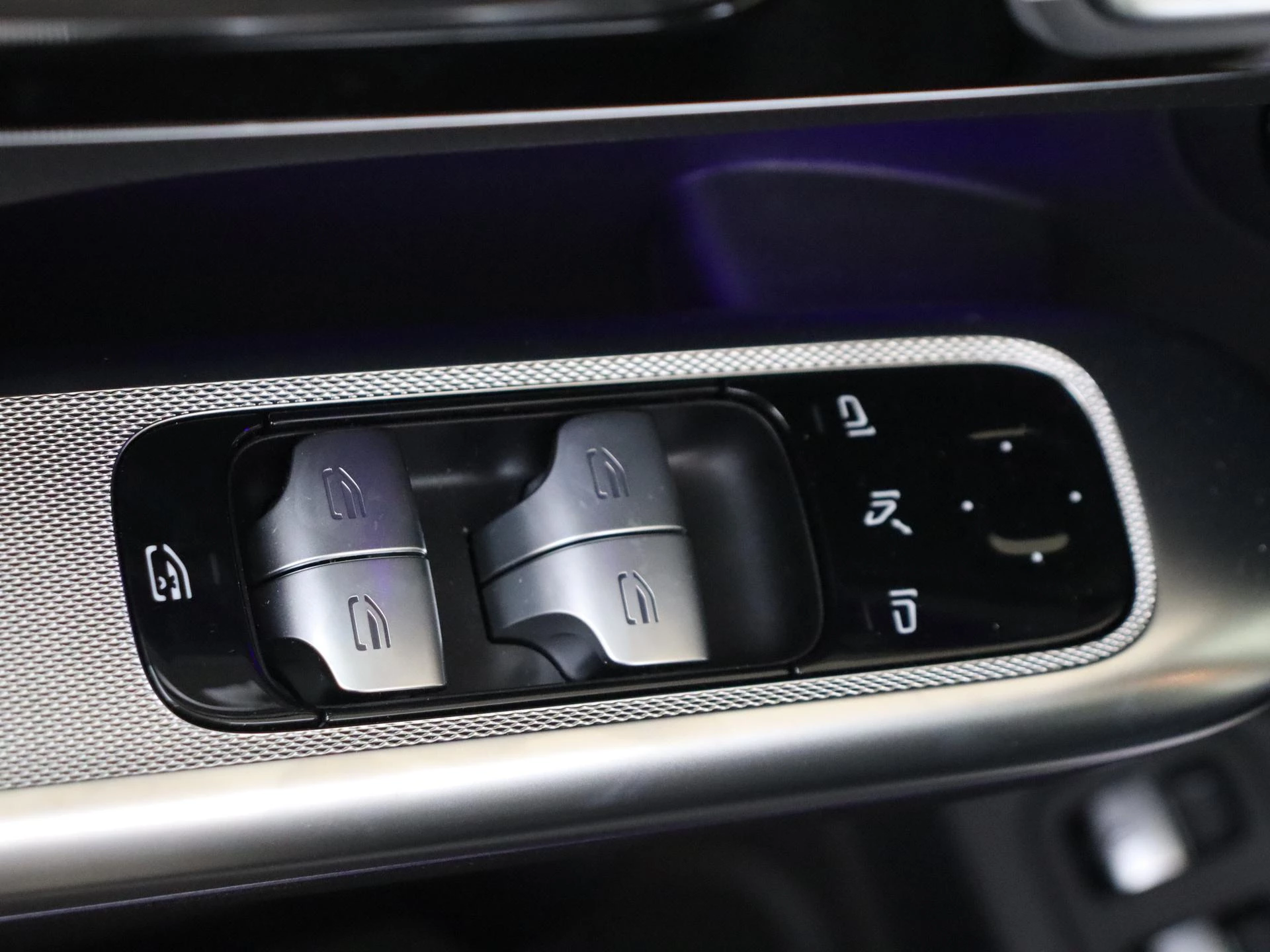Mercedes-Benz-GLC-image-25
