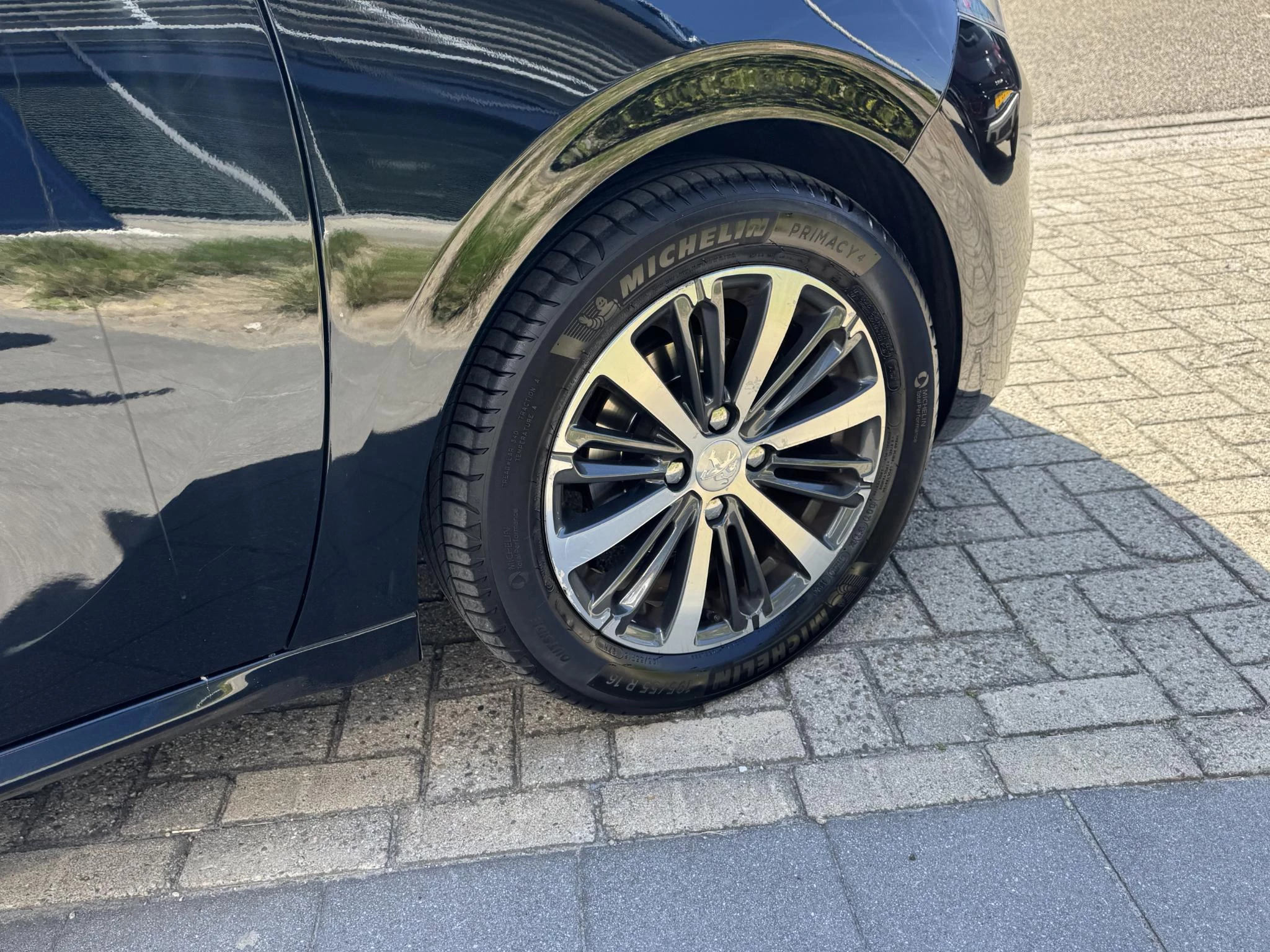 Peugeot-208-image-13