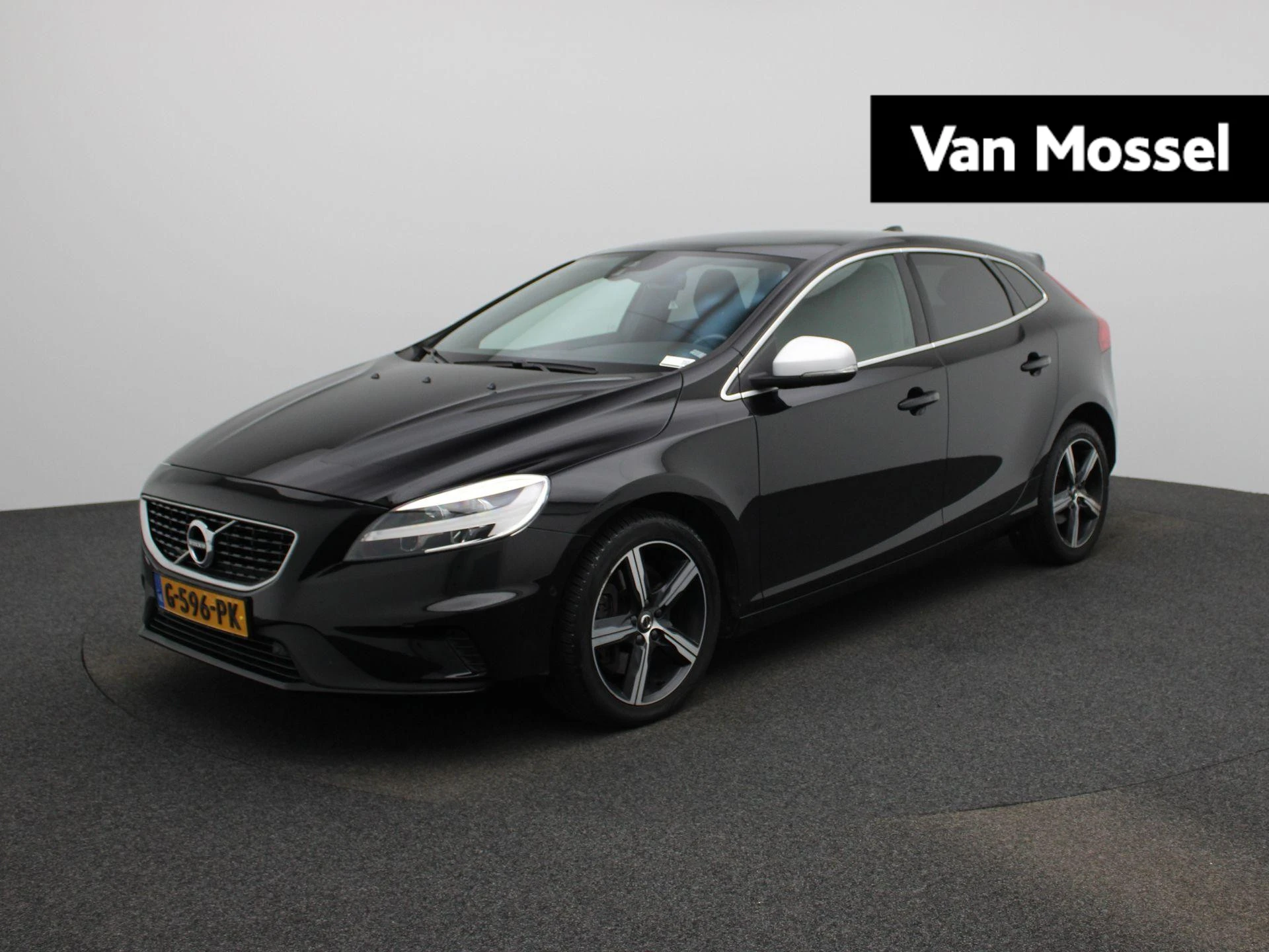 Volvo-V40-image-0