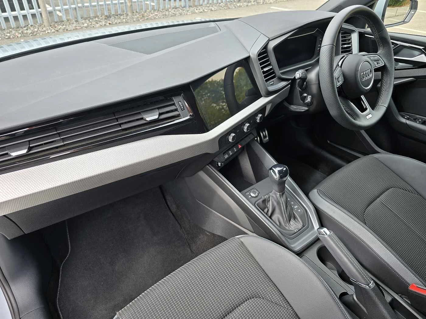 Audi-A1 Sportback-image-1