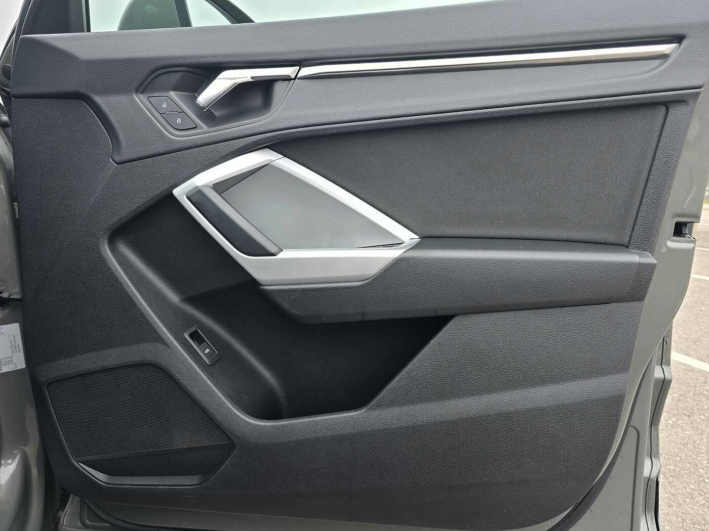 Audi-Q3-image-10