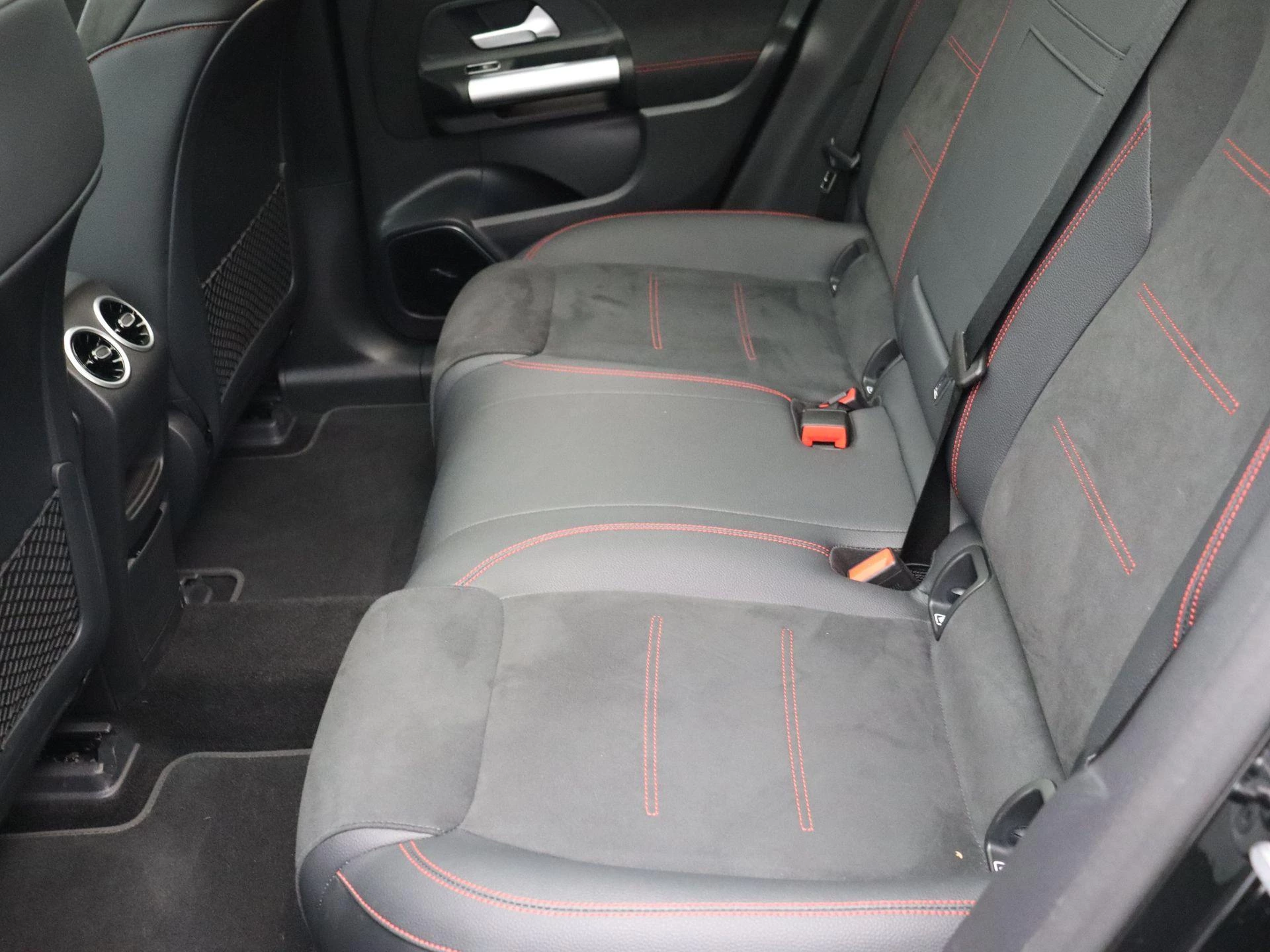 Mercedes-Benz EQA 250+ STAR EDITION + AMG + PANO DAK + BURMESTER + TREKHAAK + HEAD UP