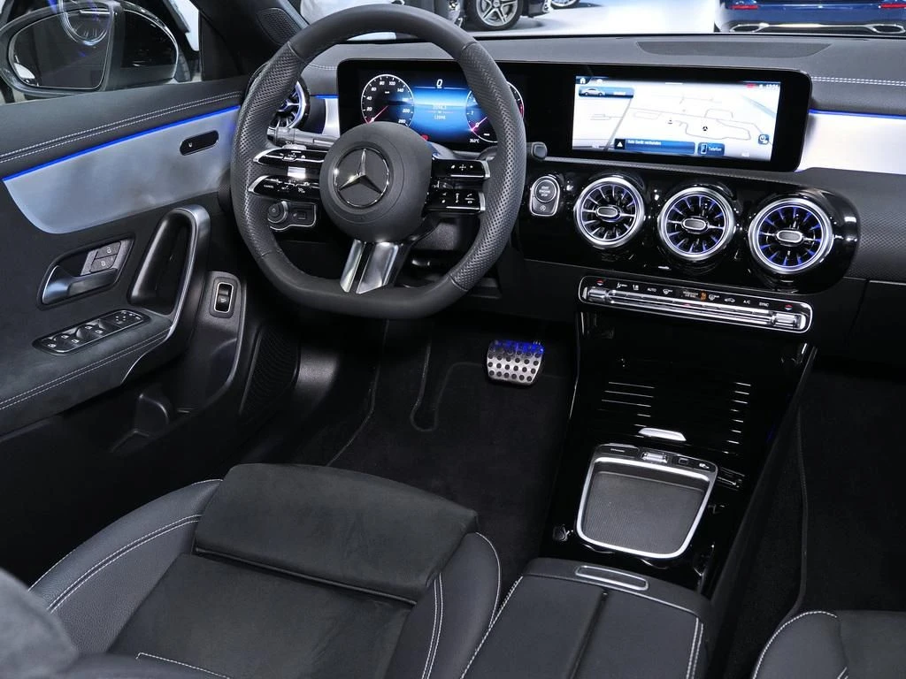 Mercedes-Benz-CLA 200-image-10