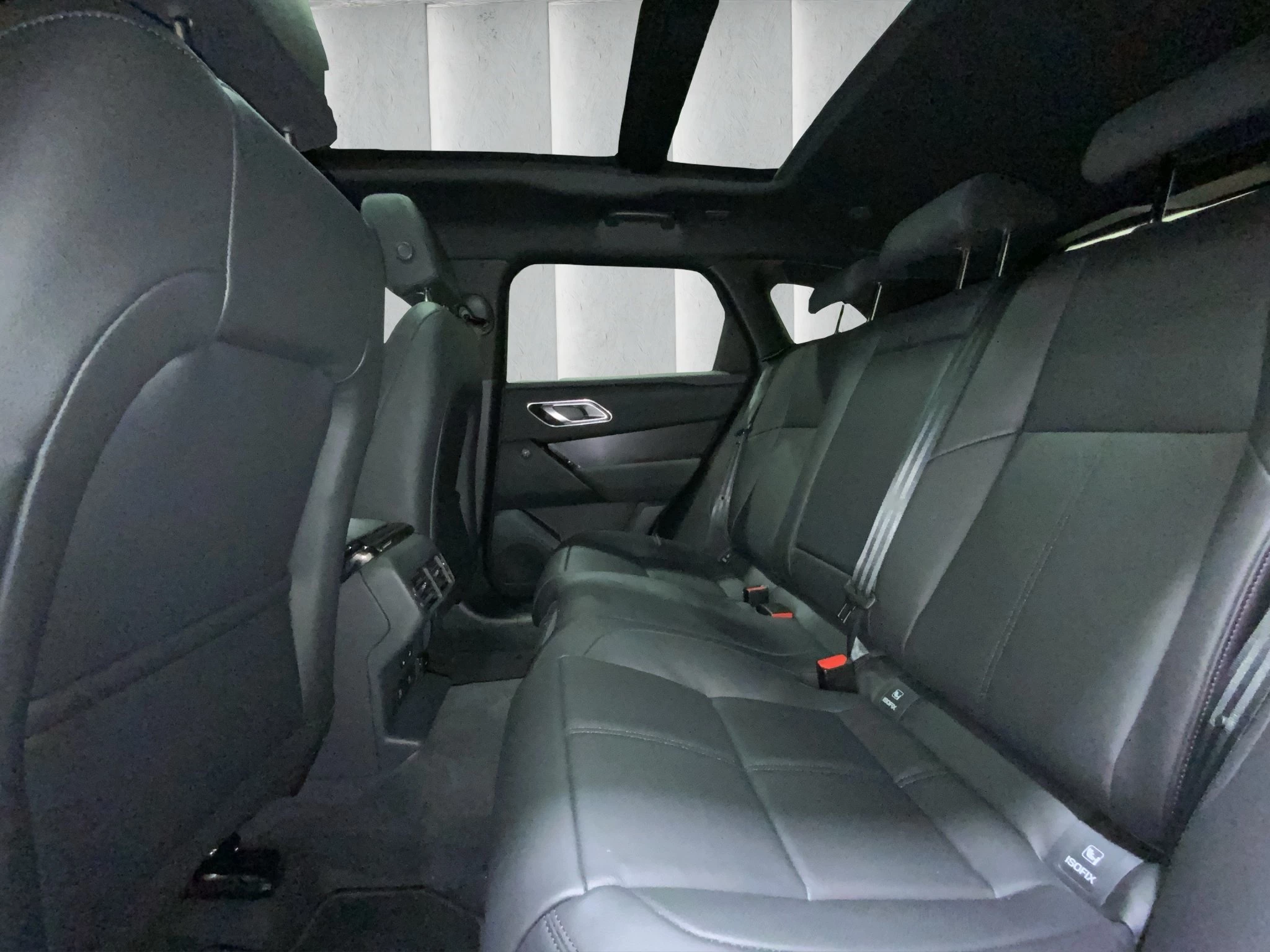 Land Rover Range Rover Velar DYNAMIC SE 2.0 D200 AWD Geländewagen. 150 kW. 5-türig