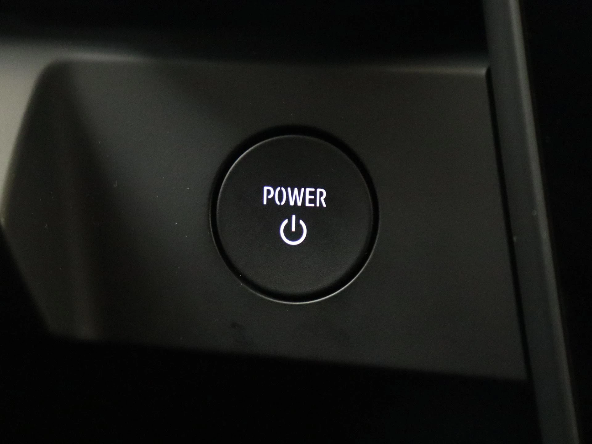 Renault-Megane E-Tech-image-18
