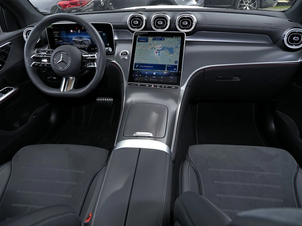 Mercedes-Benz-GLC 220 d-image-12