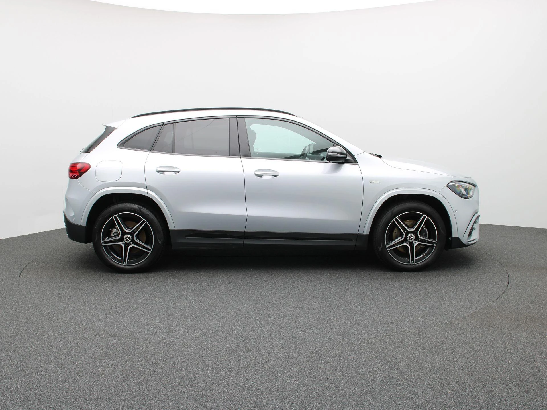 Mercedes-Benz-GLA-image-5