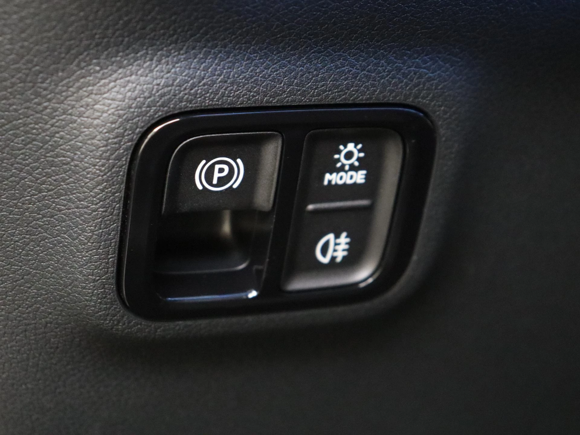 Mercedes-Benz-CLA-image-24