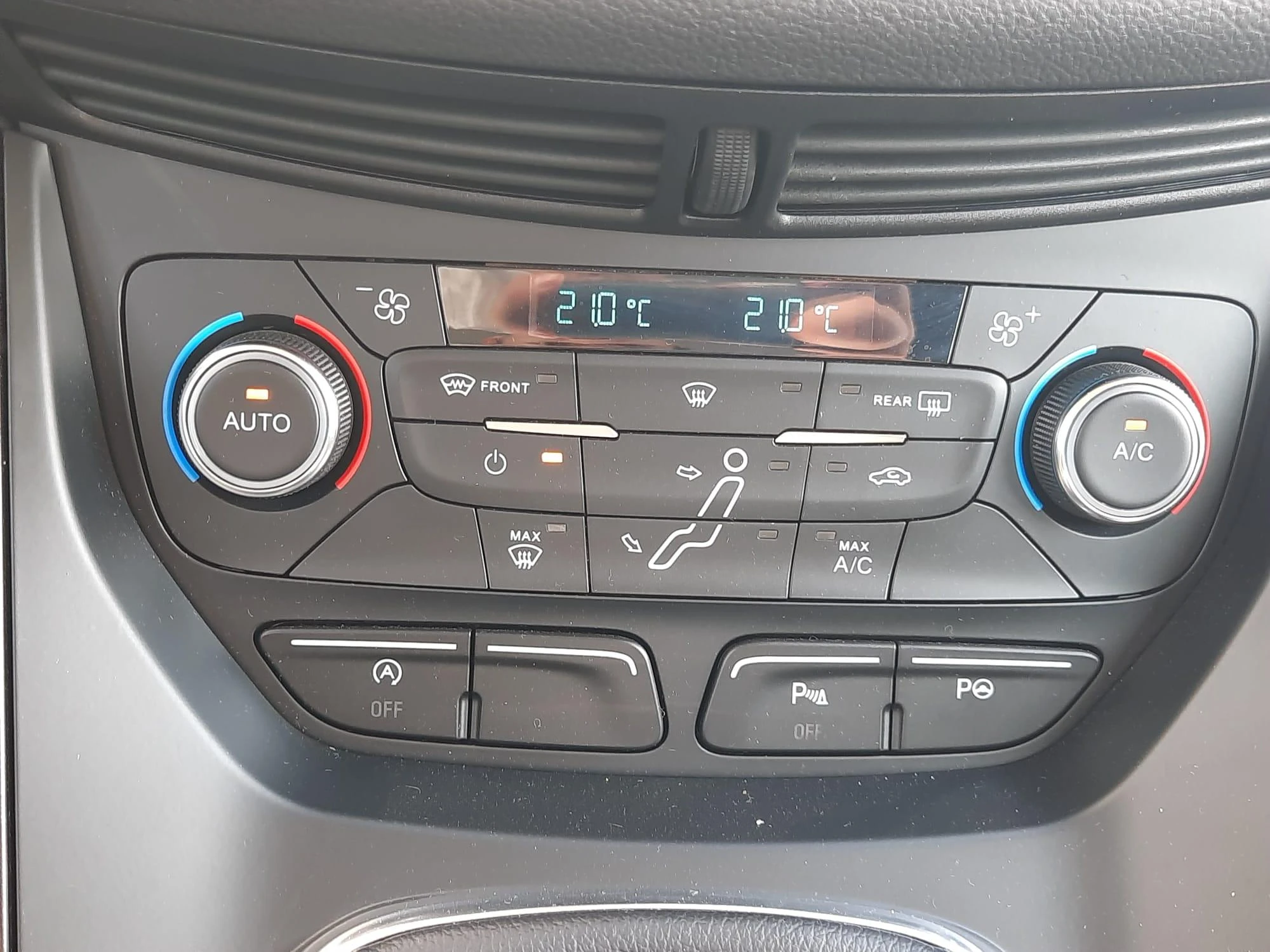 Ford-C-MAX-image-12