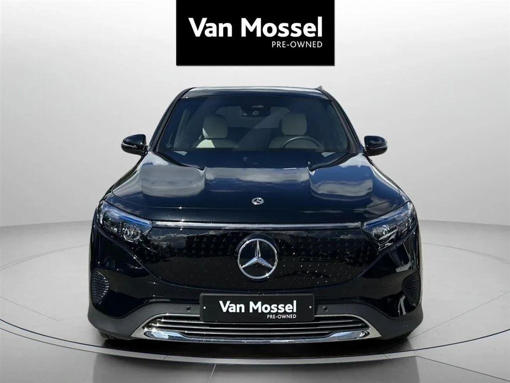 Mercedes-Benz-EQB-image-1