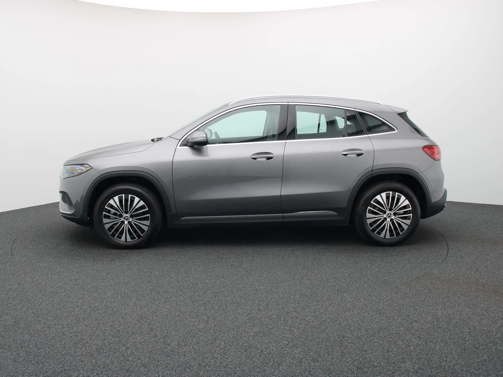 Mercedes-Benz-EQA-image-3