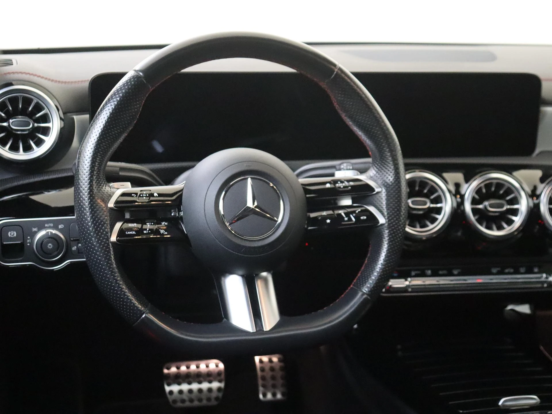 Mercedes-Benz-CLA-image-12
