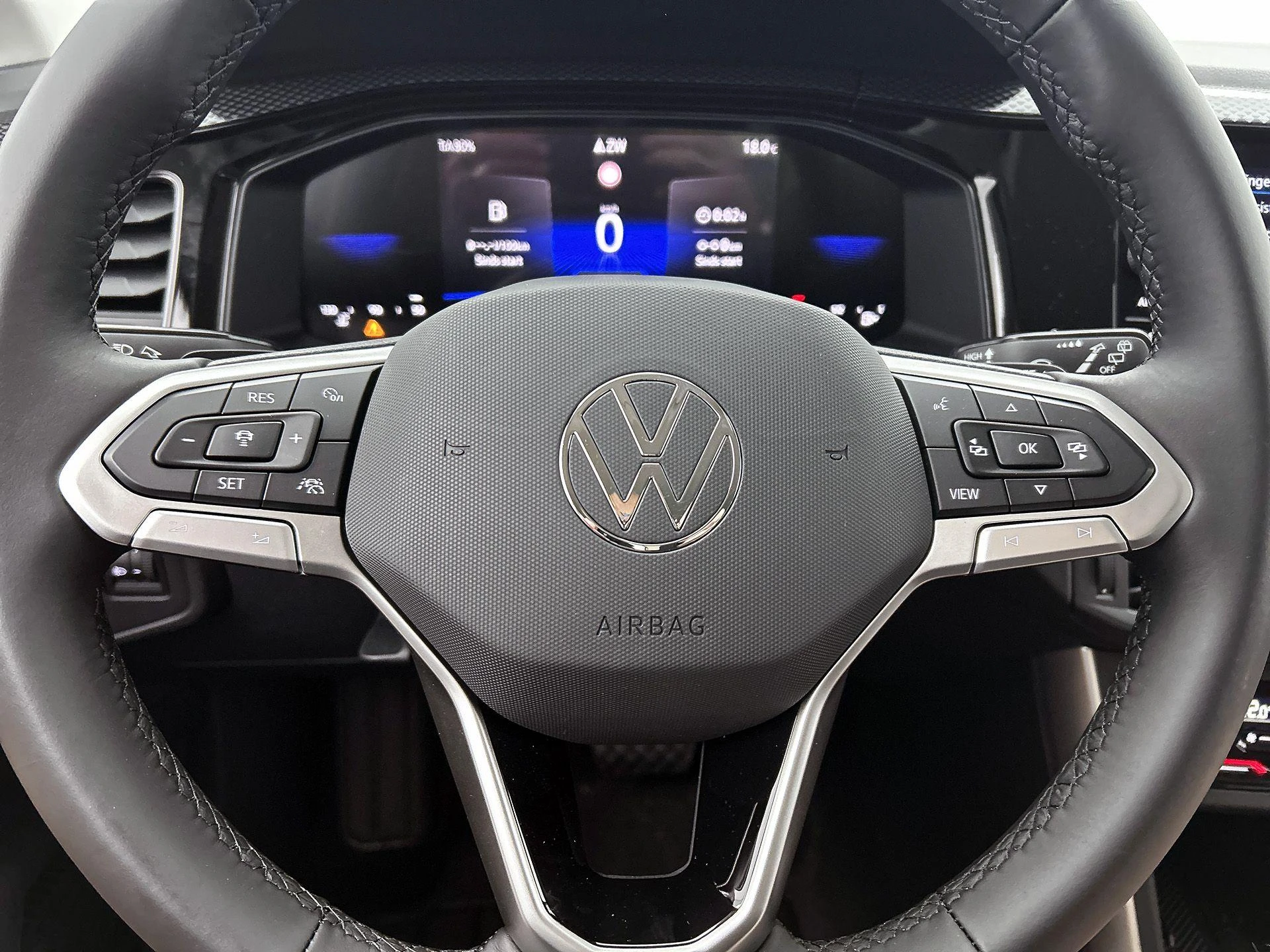 Volkswagen-Polo-image-35