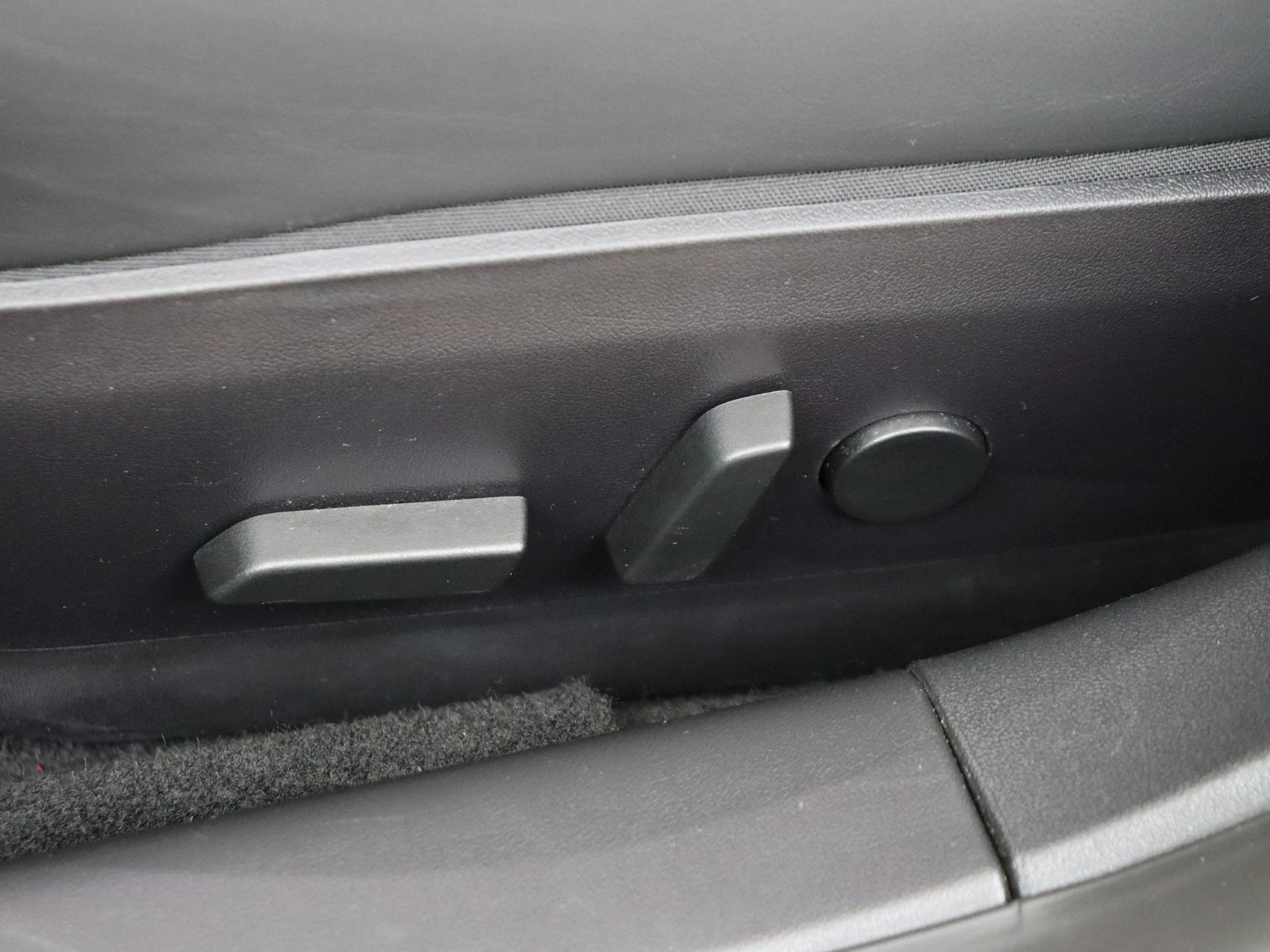 Tesla-Model 3-image-23