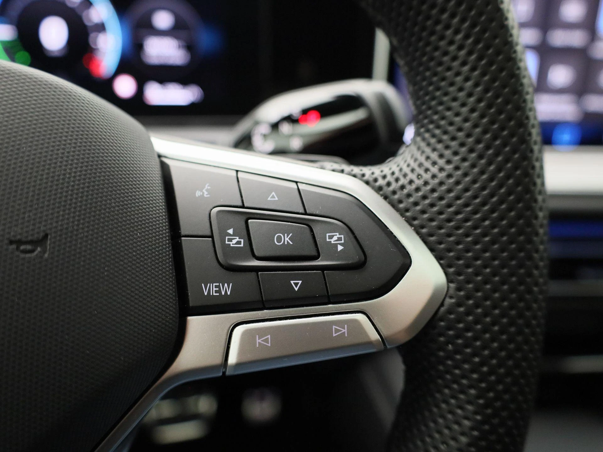 Volkswagen-Tiguan-image-23