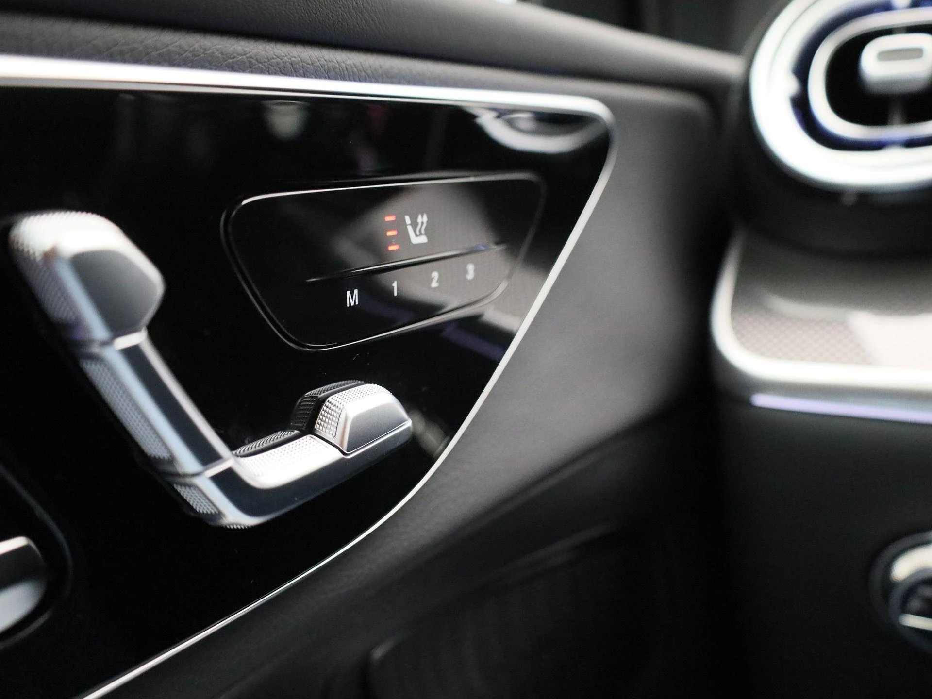 Mercedes-Benz-GLC-image-26