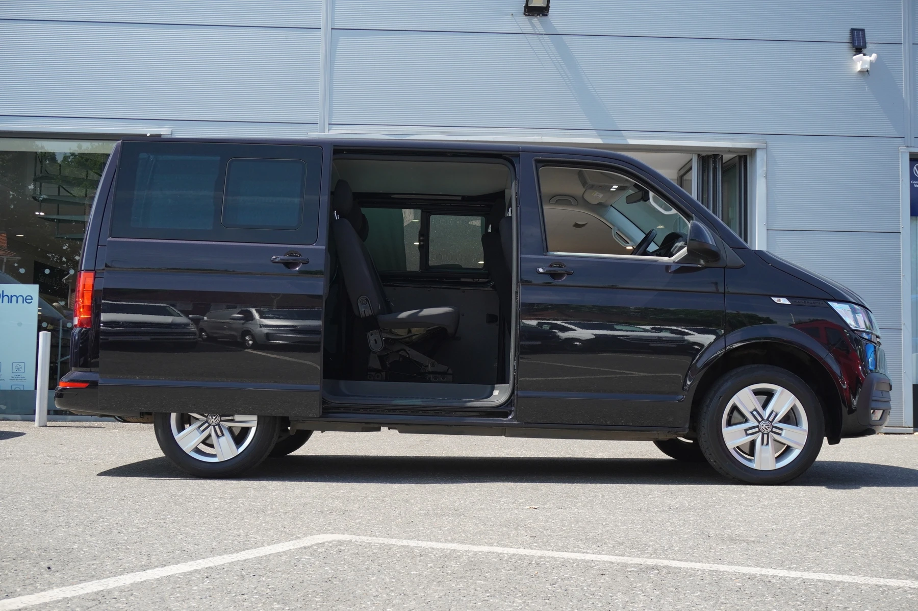 Volkswagen-Transporter-image-23