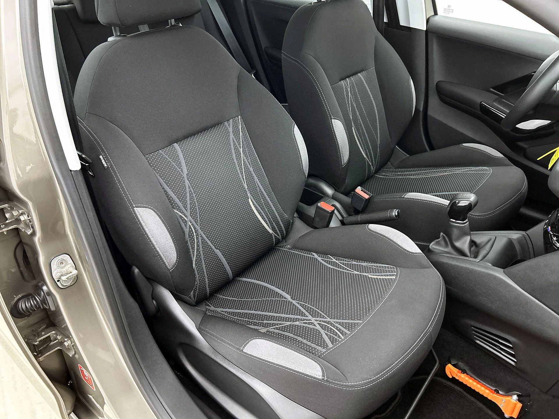Peugeot-208-image-35