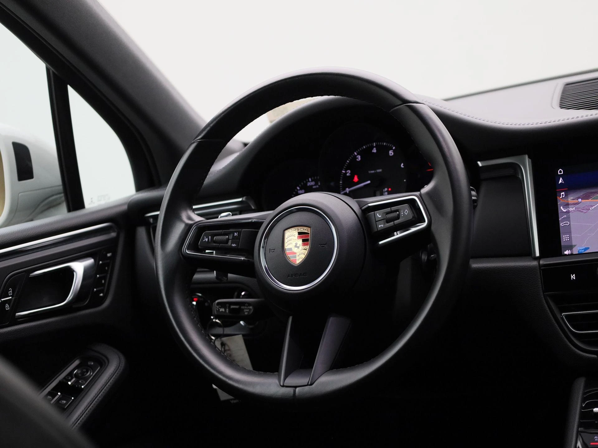 Porsche-Macan-image-48