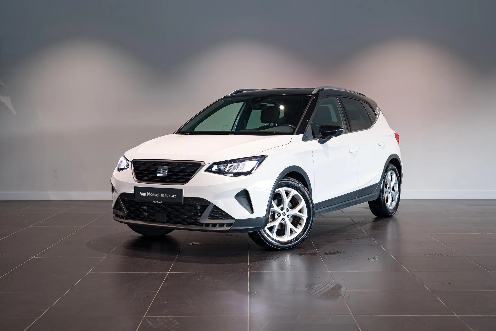 SEAT-Arona-image-0