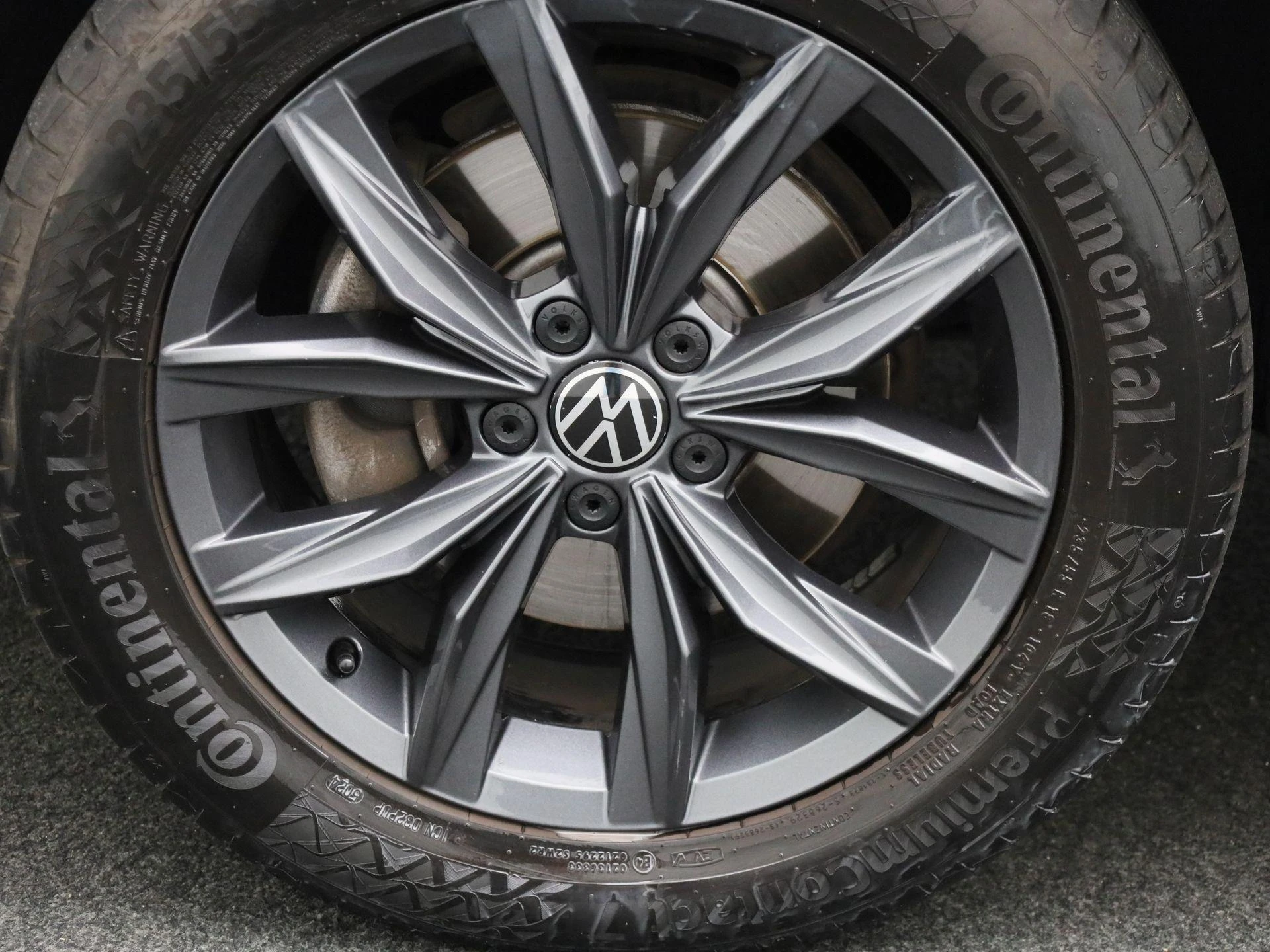 Volkswagen-Tiguan-image-14