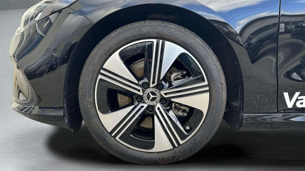 Mercedes-Benz-CLA-image-8