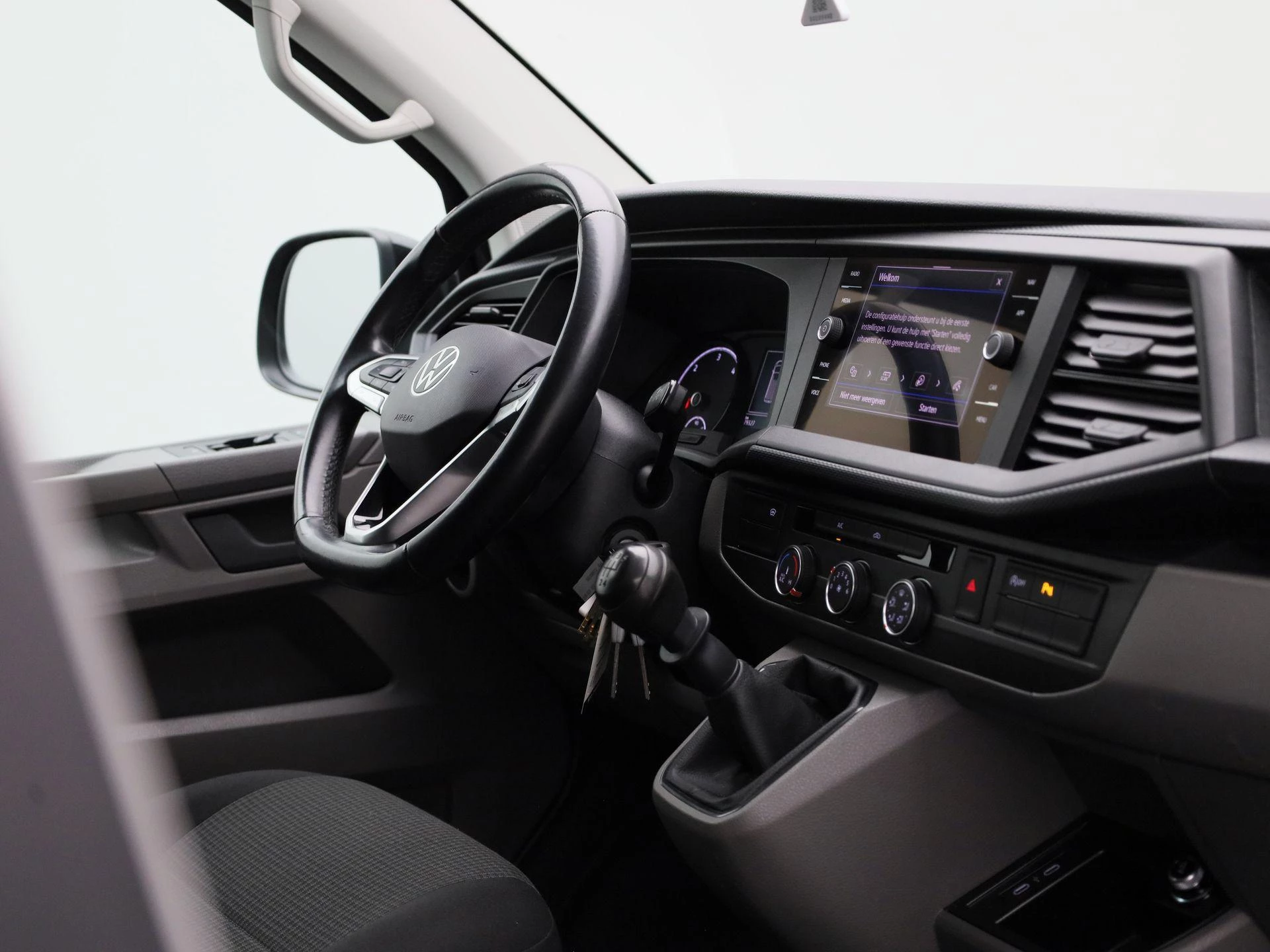 Volkswagen-Transporter-image-6