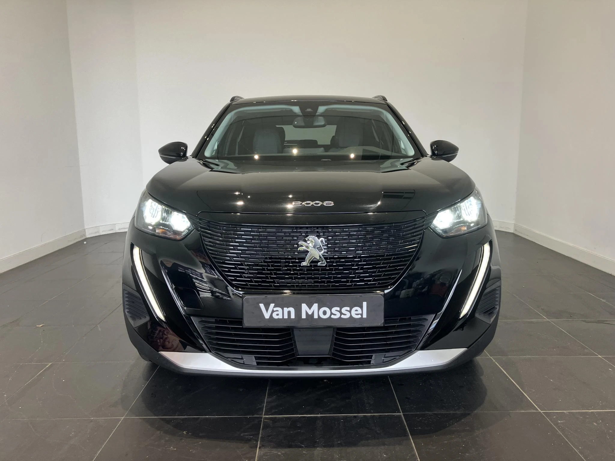 Peugeot-e-2008-image-2