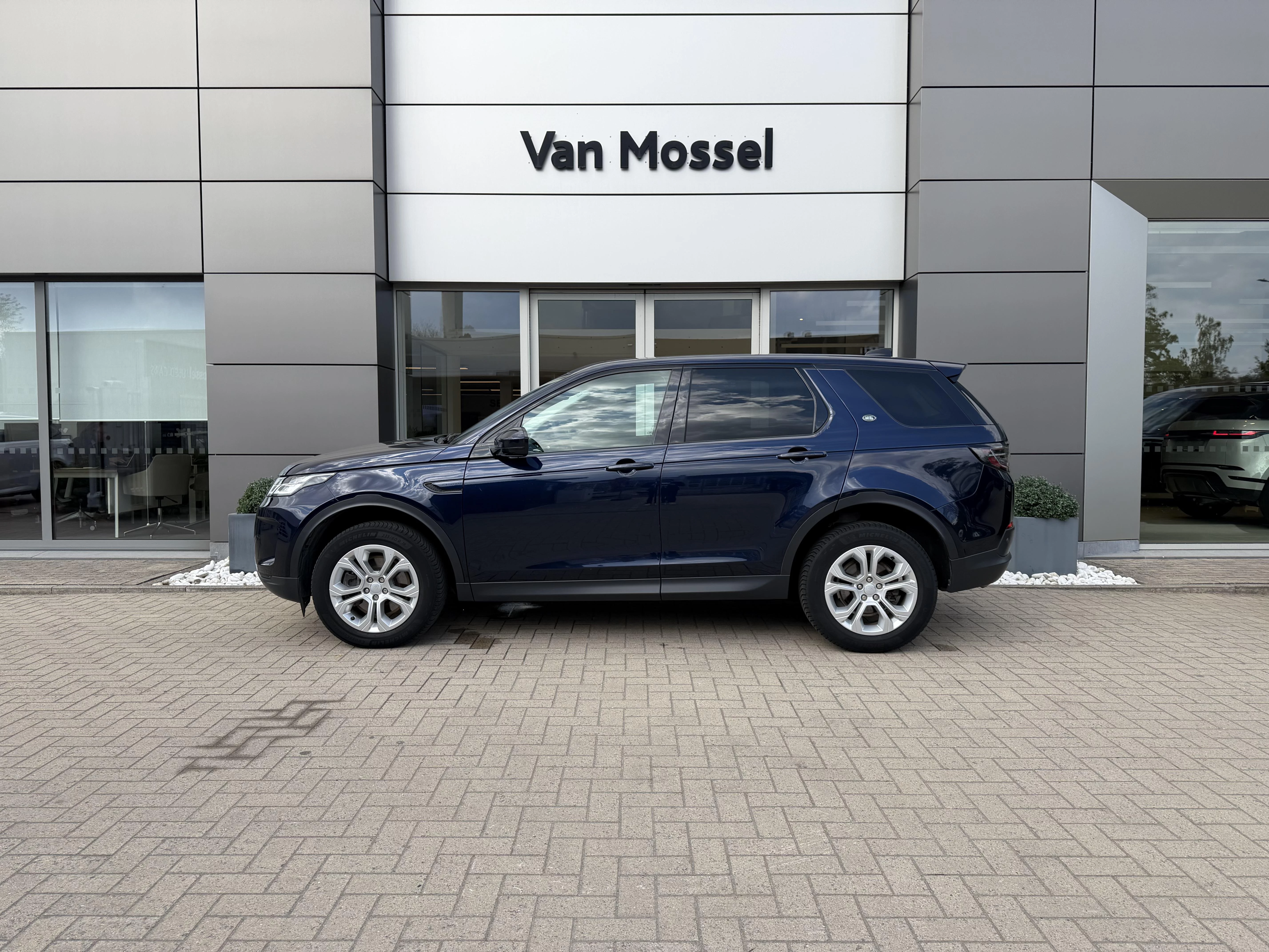 Land Rover-Discovery Sport-image-5