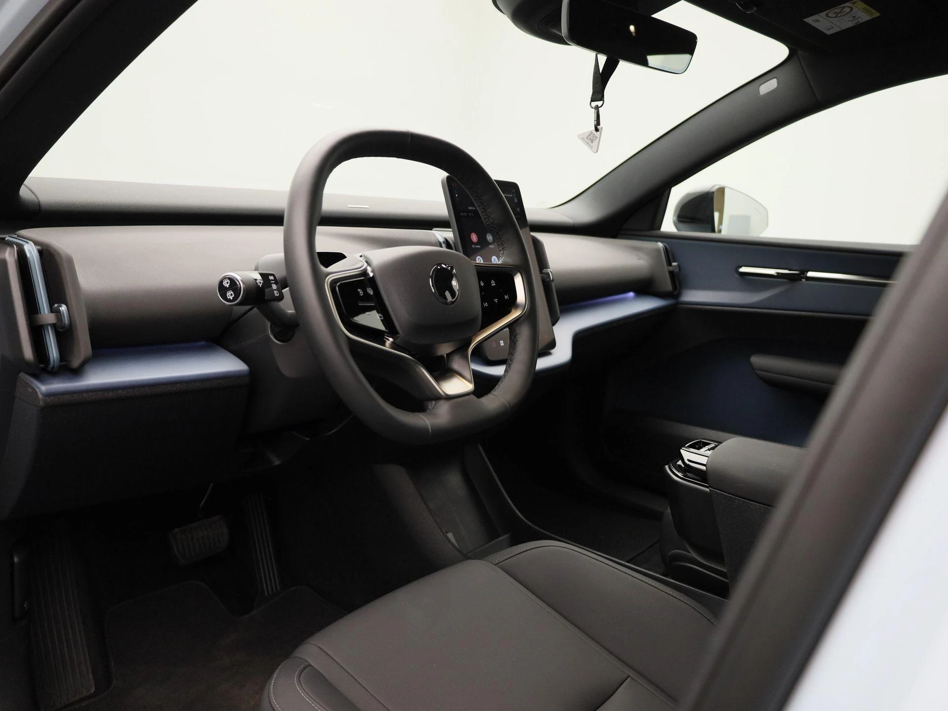 Volvo-EX30-image-28