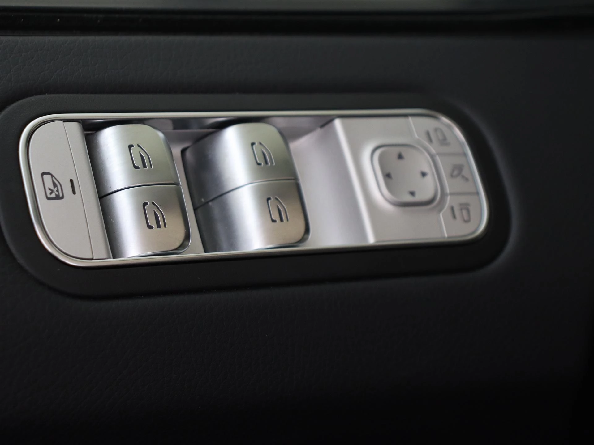 Mercedes-Benz-G-Klasse-image-26