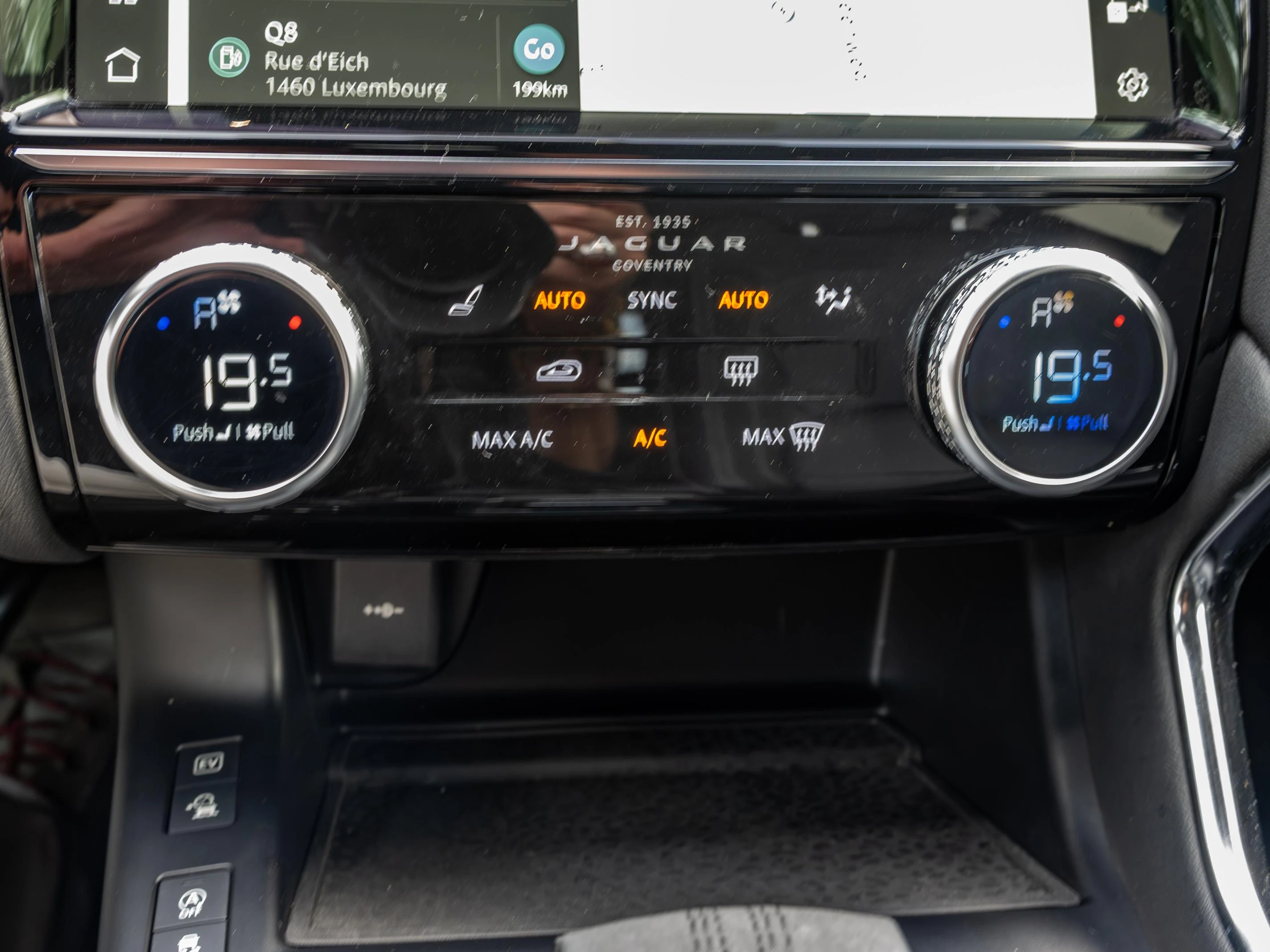 Jaguar E-PACE P300e R-Dynamic S