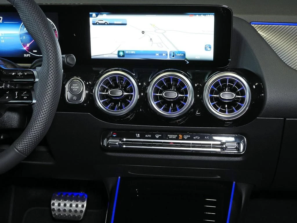 Mercedes-Benz-GLA 200-image-11