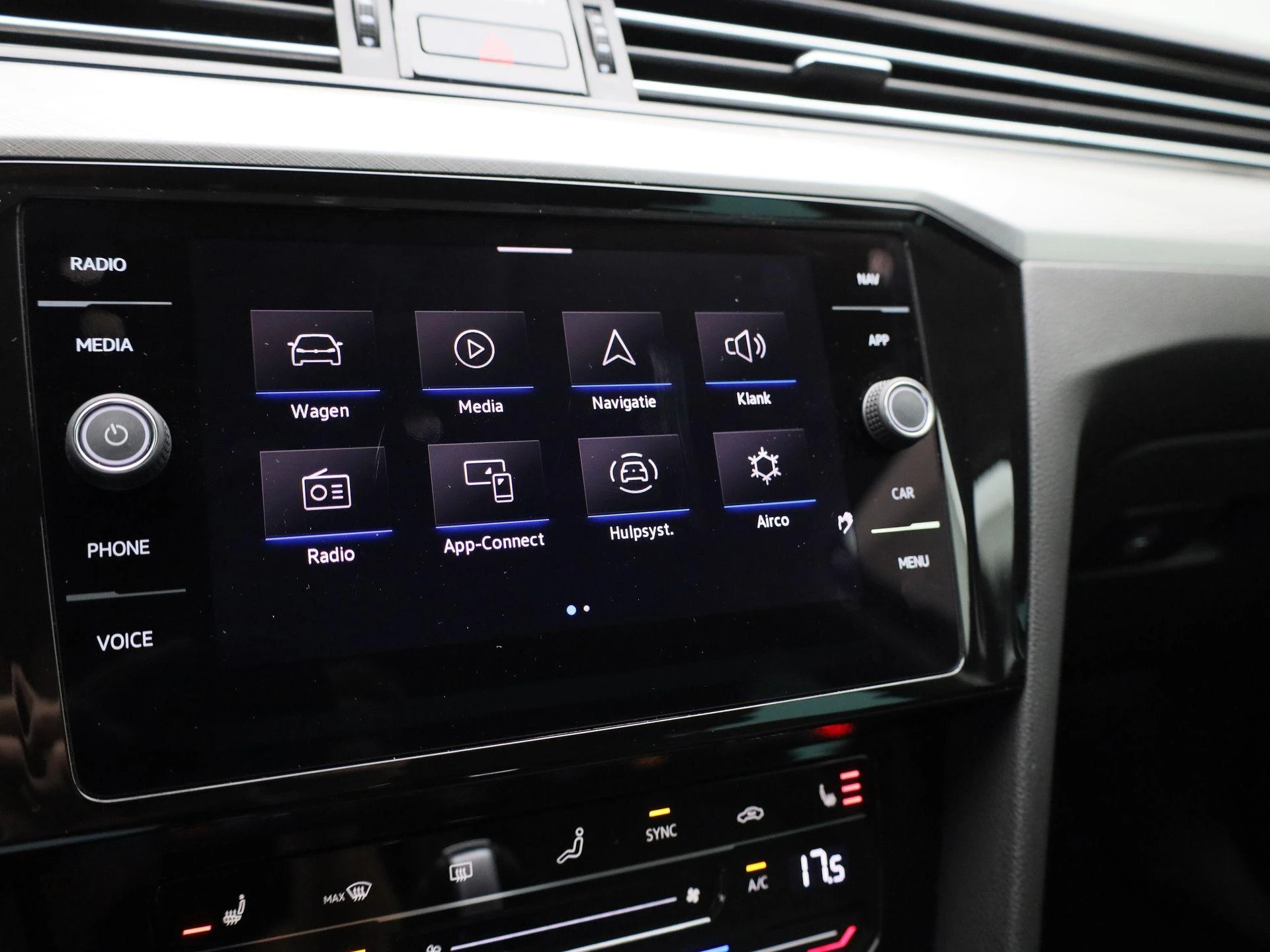 Volkswagen-Passat-image-32