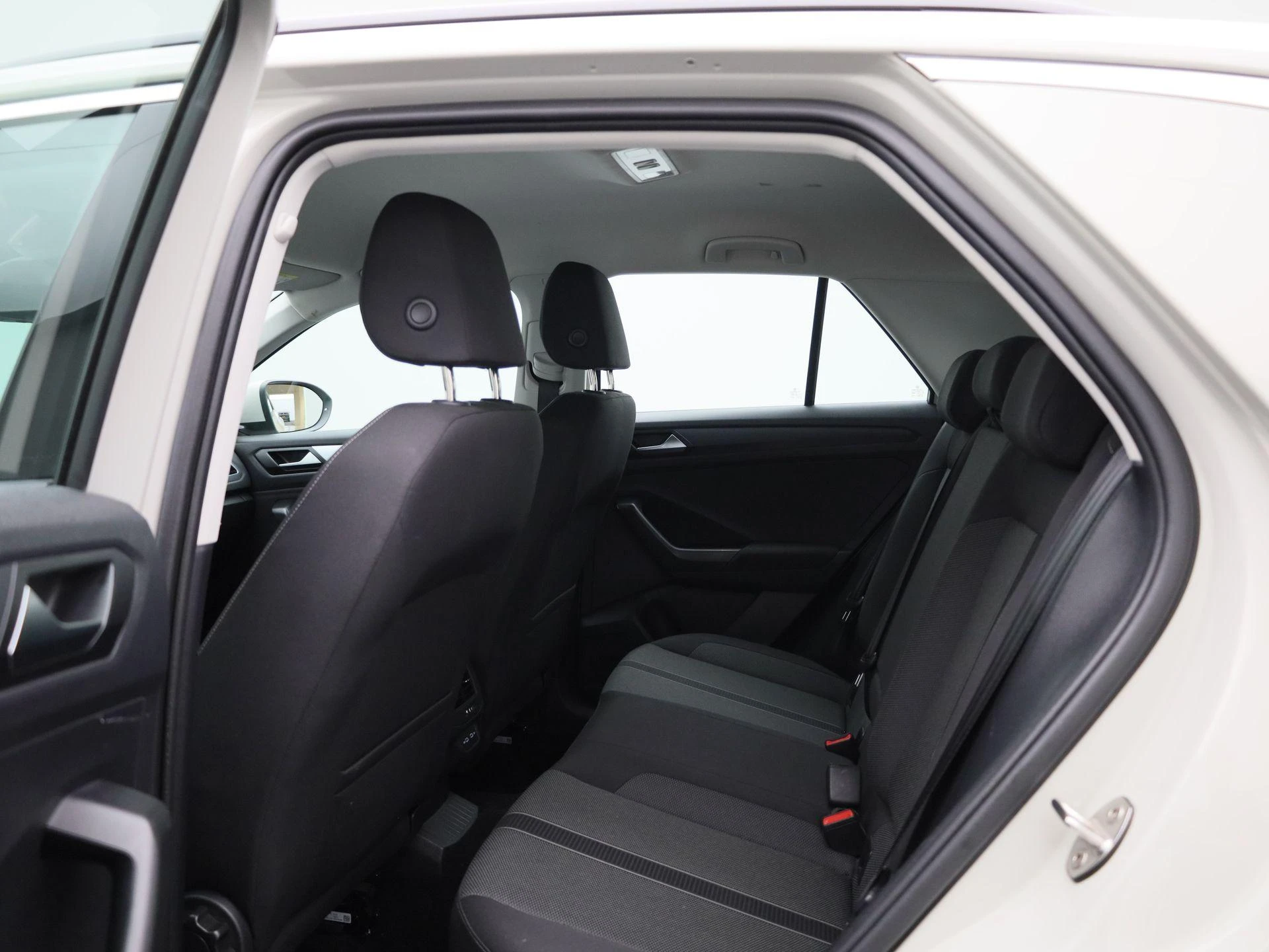 Volkswagen-T-Roc-image-9