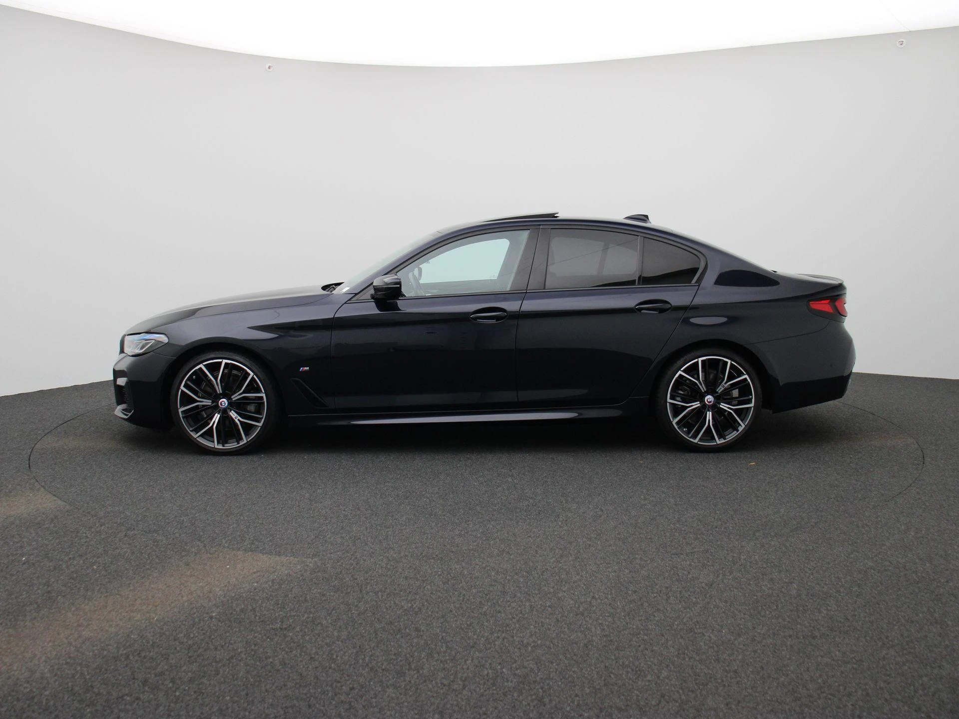 BMW-5 Serie-image-4